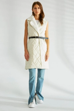 Ένα μοντέλο χονδρικής πώλησης ρούχων φοράει 35618 - Vest - Light Stone, τούρκικο Αμάνικο μπλουζάκι χονδρικής πώλησης από Robin