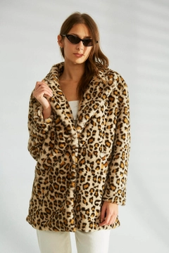 Een kledingmodel uit de groothandel draagt 35620 - Coat - Camel, Turkse groothandel Jas van Robin