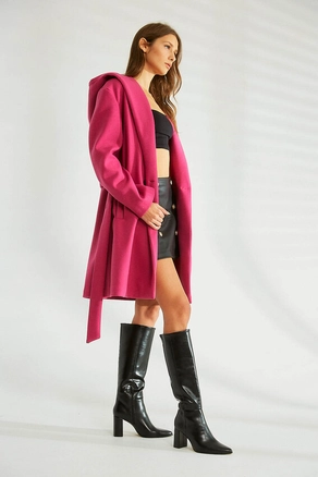A model wears 35634 - Coat - Fuchsia, wholesale Coat of Robin to display at Lonca