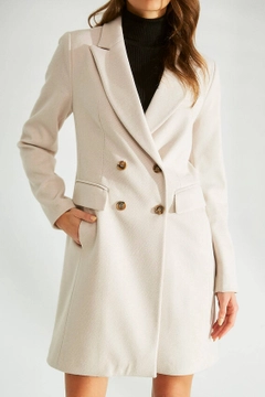 Ένα μοντέλο χονδρικής πώλησης ρούχων φοράει 35645 - Coat - Stone, τούρκικο Σακάκι χονδρικής πώλησης από Robin