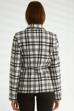 Ένα μοντέλο χονδρικής πώλησης ρούχων φοράει 30120 - Jacket - Ecru, τούρκικο Μπουφάν χονδρικής πώλησης από Robin