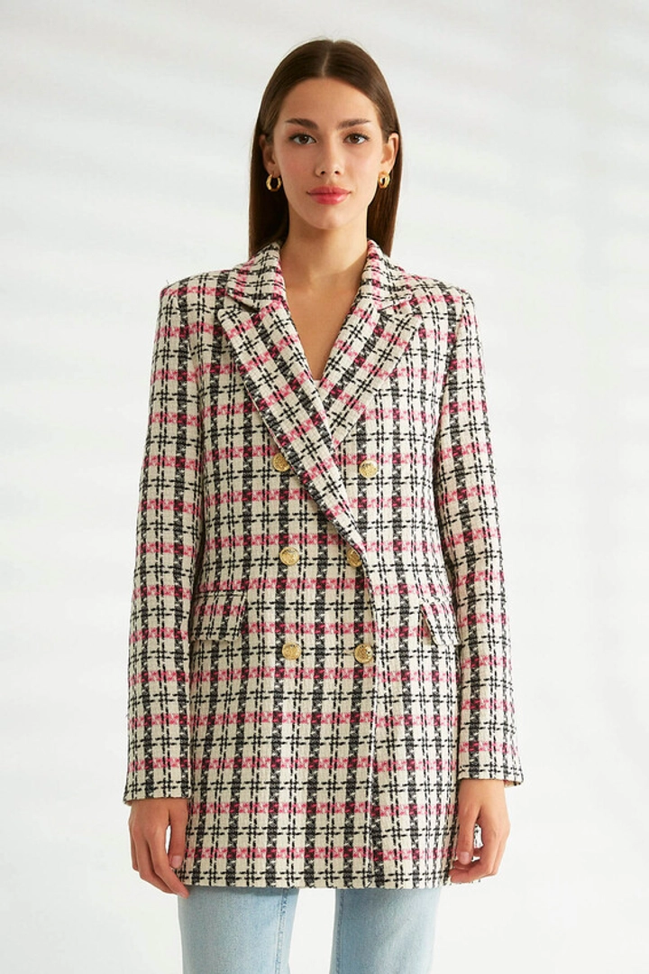 Una modella di abbigliamento all'ingrosso indossa 30154 - Jacket - Fuchsia, vendita all'ingrosso turca di Giacca di Robin