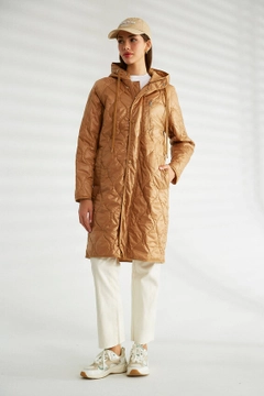 A wholesale clothing model wears 30164 - Coat - Camel, Turkish wholesale Coat of Robin