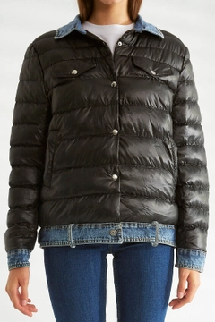 Ένα μοντέλο χονδρικής πώλησης ρούχων φοράει 30175 - Coat - Black, τούρκικο Σακάκι χονδρικής πώλησης από Robin