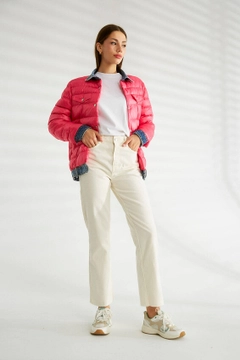 Ein Bekleidungsmodell aus dem Großhandel trägt 30177 - Coat - Fuchsia, türkischer Großhandel Mantel von Robin