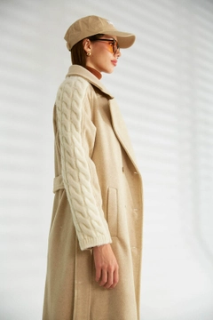 Модель оптовой продажи одежды носит 30173 - Coat - Dark Beige, турецкий оптовый товар Пальто от Robin.