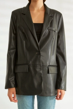 Ein Bekleidungsmodell aus dem Großhandel trägt 30684 - Jacket - Black, türkischer Großhandel Jacke von Robin