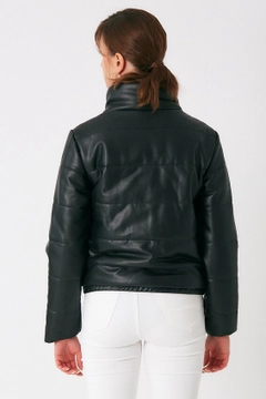 A wholesale clothing model wears 30691 - Coat - Black, Turkish wholesale Coat of Robin