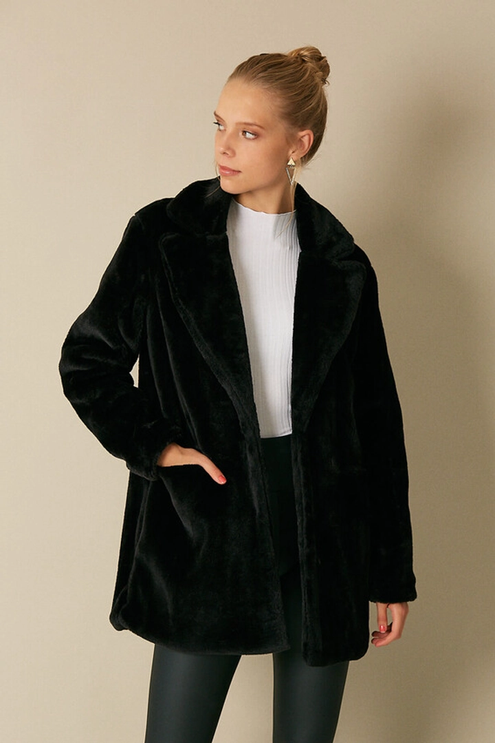 A wholesale clothing model wears 30692 - Coat - Black, Turkish wholesale Coat of Robin