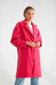 A wholesale clothing model wears 30707 - Coat - Fuchsia, Turkish wholesale Coat of Robin