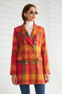 Una modella di abbigliamento all'ingrosso indossa 30972 - Jacket - Fuchsia, vendita all'ingrosso turca di Giacca di Robin
