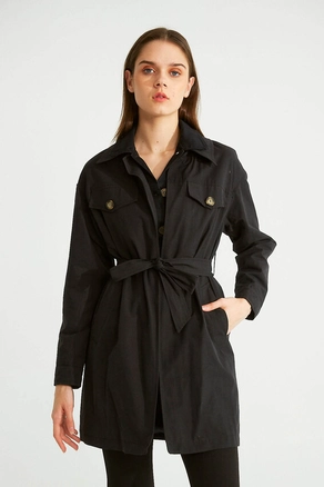 A model wears 32090 - Trenchcoat - Black, wholesale undefined of Robin to display at Lonca