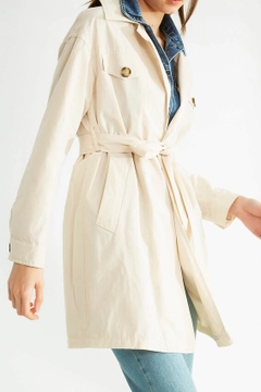 A wholesale clothing model wears 32092 - Trenchcoat - Stone, Turkish wholesale Trenchcoat of Robin