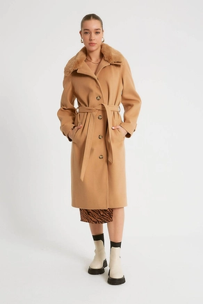 A model wears 32128 - Overcoat - Camel, wholesale Overcoat of Robin to display at Lonca