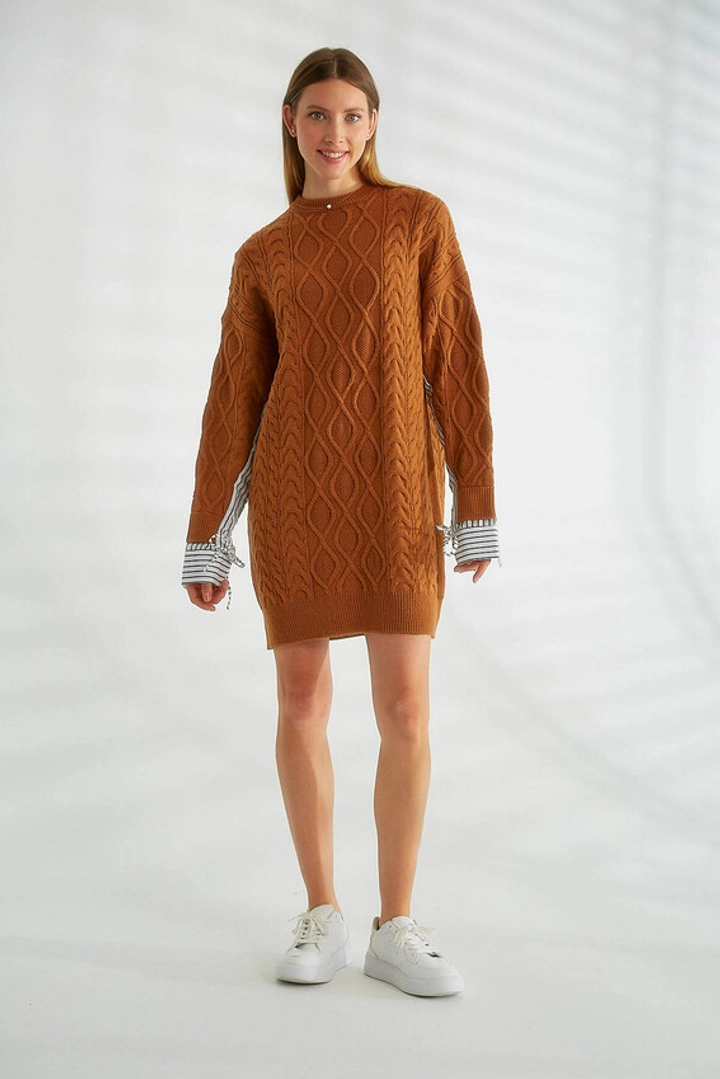 A wholesale clothing model wears 32461 - Sweater - Tan, Turkish wholesale Sweater of Robin