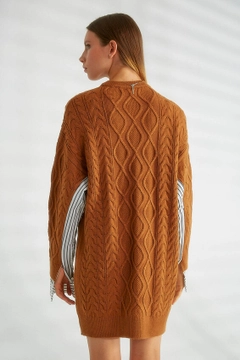 A wholesale clothing model wears 32461 - Sweater - Tan, Turkish wholesale Sweater of Robin