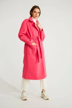 A wholesale clothing model wears 32505 - Coat - Fuchsia, Turkish wholesale Coat of Robin