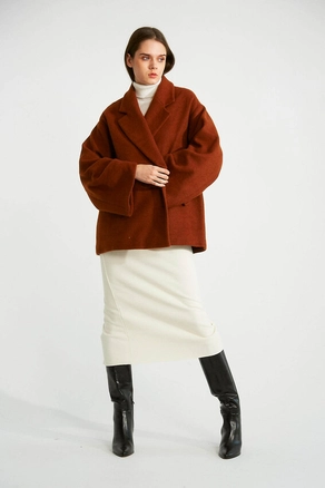 A model wears 32514 - Coat - Brown, wholesale undefined of Robin to display at Lonca