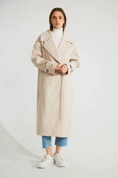 Ένα μοντέλο χονδρικής πώλησης ρούχων φοράει 32515 - Coat - Stone, τούρκικο Σακάκι χονδρικής πώλησης από Robin