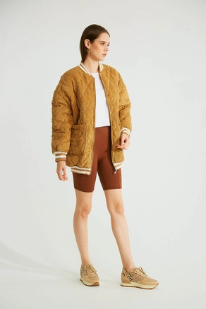A model wears 32518 - Coat - Camel, wholesale undefined of Robin to display at Lonca