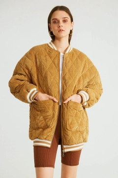 A wholesale clothing model wears 32518 - Coat - Camel, Turkish wholesale Coat of Robin