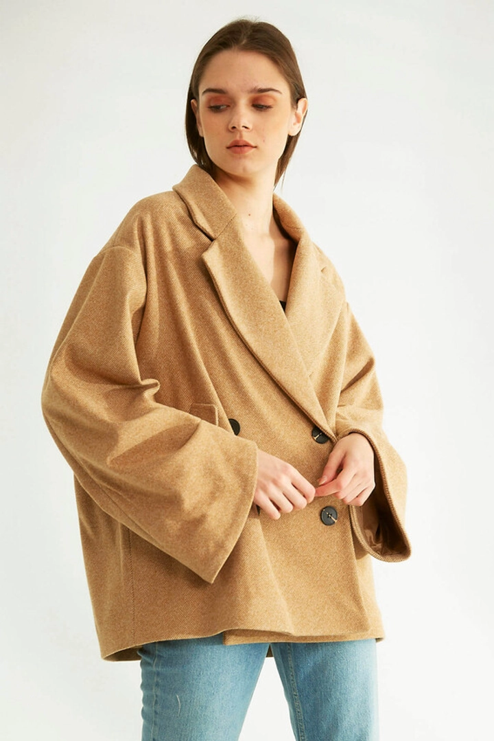 A wholesale clothing model wears 32510 - Coat - Camel, Turkish wholesale Coat of Robin