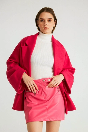 A model wears 32513 - Coat - Fuchsia, wholesale undefined of Robin to display at Lonca