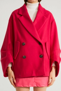 Ein Bekleidungsmodell aus dem Großhandel trägt 32513 - Coat - Fuchsia, türkischer Großhandel Mantel von Robin