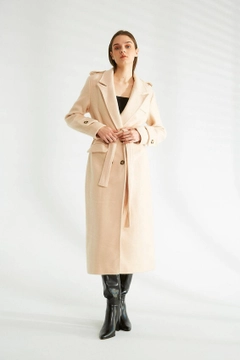 Una modelo de ropa al por mayor lleva 32522 - Overcoat - Stone, Abrigo turco al por mayor de Robin