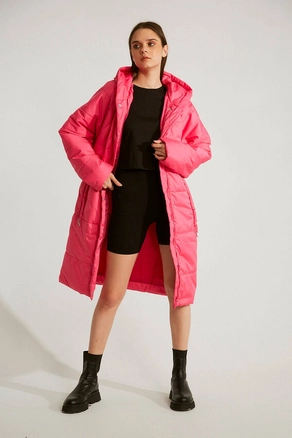 A model wears 32547 - Coat - Fuchsia, wholesale undefined of Robin to display at Lonca