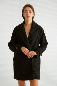 Ένα μοντέλο χονδρικής πώλησης ρούχων φοράει 32542 - Coat - Black, τούρκικο Σακάκι χονδρικής πώλησης από Robin