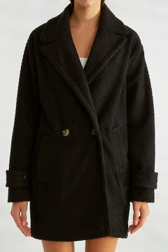 Ein Bekleidungsmodell aus dem Großhandel trägt 32542 - Coat - Black, türkischer Großhandel Mantel von Robin