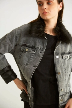 Ein Bekleidungsmodell aus dem Großhandel trägt 32555 - Coat - Black, türkischer Großhandel Mantel von Robin