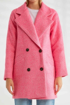 Ein Bekleidungsmodell aus dem Großhandel trägt 32559 - Coat - Fuchsia, türkischer Großhandel Mantel von Robin