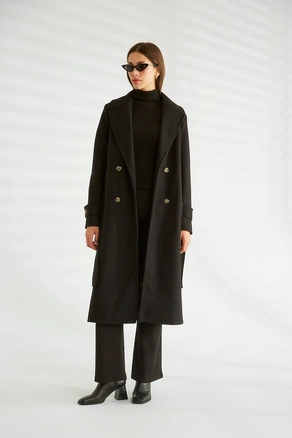 A model wears 33004 - Coat - Black, wholesale undefined of Robin to display at Lonca