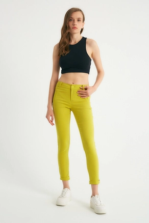 A model wears 44271 - Trousers - Oil Green, wholesale undefined of Robin to display at Lonca