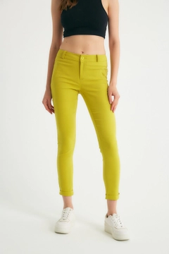 A wholesale clothing model wears 44271 - Trousers - Oil Green, Turkish wholesale Pants of Robin