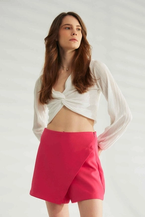 A model wears 44333 - Shorts - Fuchsia, wholesale Shorts of Robin to display at Lonca