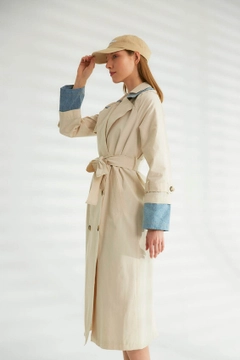 A wholesale clothing model wears 44343 - Trench Coat - Stone Color, Turkish wholesale Trenchcoat of Robin