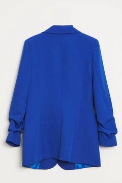 Una modella di abbigliamento all'ingrosso indossa 44365 - Jacket - Saks, vendita all'ingrosso turca di Giacca di Robin