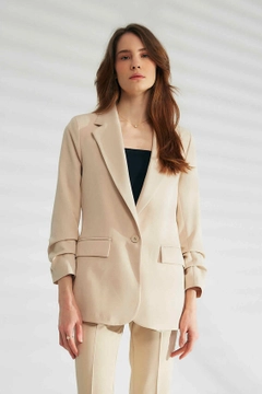 Ένα μοντέλο χονδρικής πώλησης ρούχων φοράει 44362 - Jacket - Stone Color, τούρκικο Μπουφάν χονδρικής πώλησης από Robin