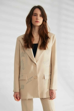 Una modella di abbigliamento all'ingrosso indossa 44376 - Jacket - Stone Color, vendita all'ingrosso turca di Giacca di Robin