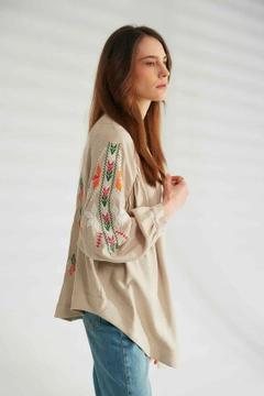 A wholesale clothing model wears 44486 - Kimono - Stone Color, Turkish wholesale Kimono of Robin
