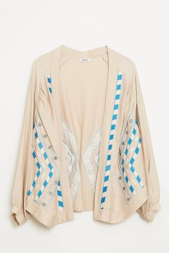 Ένα μοντέλο χονδρικής πώλησης ρούχων φοράει 44488 - Kimono - Stone Color, τούρκικο Κιμονό χονδρικής πώλησης από Robin