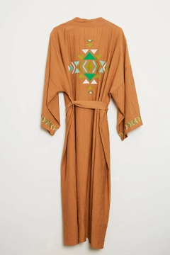 Ένα μοντέλο χονδρικής πώλησης ρούχων φοράει 44575 - Kimono - Camel, τούρκικο Κιμονό χονδρικής πώλησης από Robin