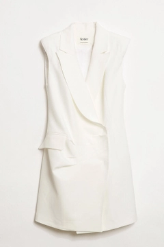 Bir model, Robin toptan giyim markasının ROB10121 - Dress - Ecru toptan Elbise ürününü sergiliyor.