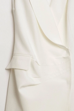 Ein Bekleidungsmodell aus dem Großhandel trägt ROB10121 - Dress - Ecru, türkischer Großhandel Kleid von Robin