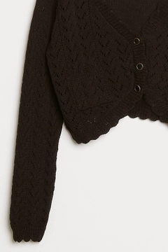 Ένα μοντέλο χονδρικής πώλησης ρούχων φοράει ROB10435 - Cardigan - Black, τούρκικο Ζακέτα χονδρικής πώλησης από Robin