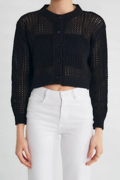 A wholesale clothing model wears ROB10707 - Cardigan - Black, Turkish wholesale Crop Top of Robin