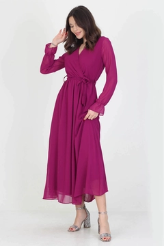Bir model, Mode Roy toptan giyim markasının 34971 - Dress - Damson Color toptan Elbise ürününü sergiliyor.